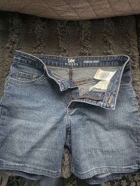 Lee Riders Women's Mid-Rise Denim Shorts Size 6M